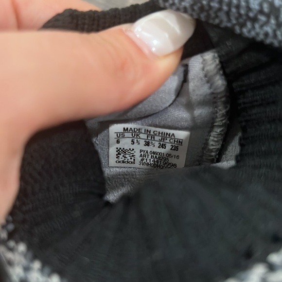 Adidas - Picture 7 of 8